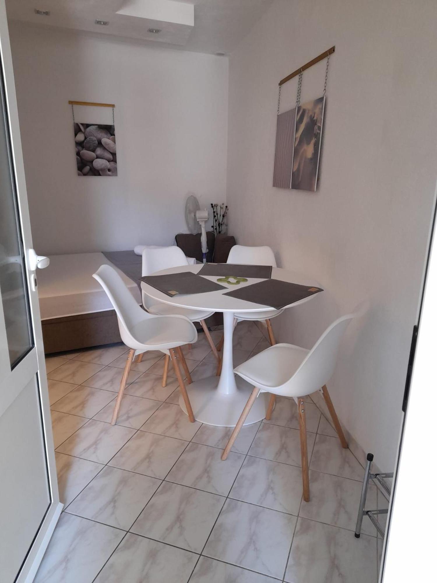 Apartments Malou Baška Voda الغرفة الصورة