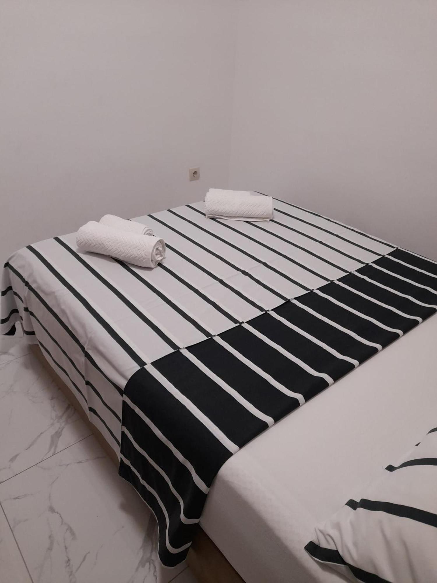 Apartments Malou Baška Voda الغرفة الصورة