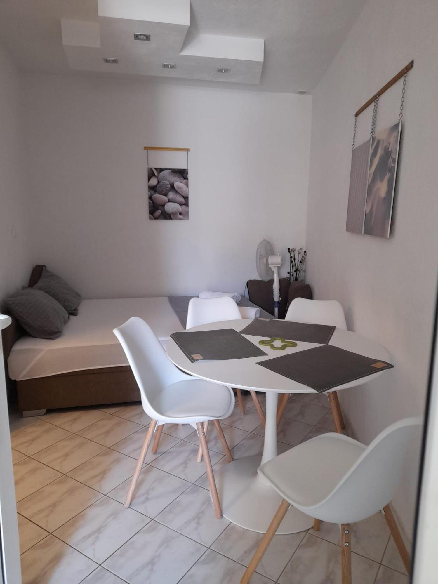 Apartments Malou Baška Voda الغرفة الصورة