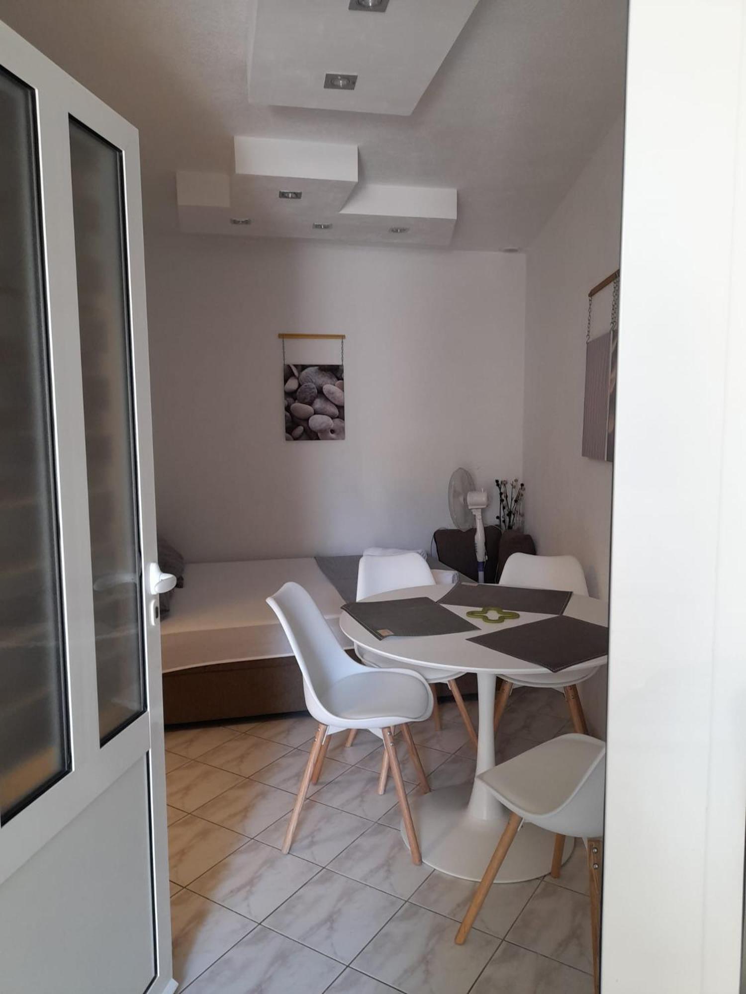 Apartments Malou Baška Voda الغرفة الصورة